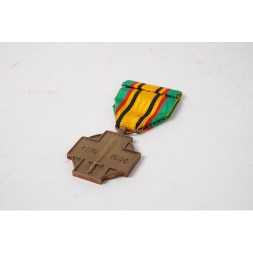 698 - A Belgian 1940–1945 Military Combatant's Medal.