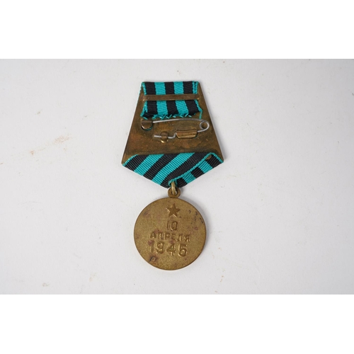 613 - A WW2 Russian/ USSR medal, 