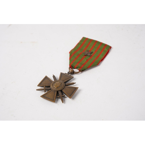 674 - A WW1 French Croix de Guerre/ War Medal.