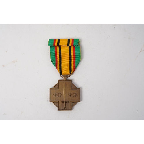 698 - A Belgian 1940–1945 Military Combatant's Medal.