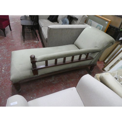 786 - A Stunning upholstered Chaise Lounge chair.