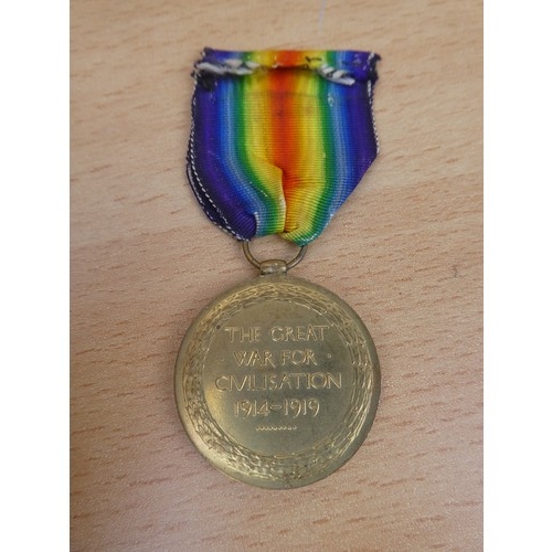 621 - 2 WW1 War Medals, each awarded to '285602 - GNR T L Watson - RA'.