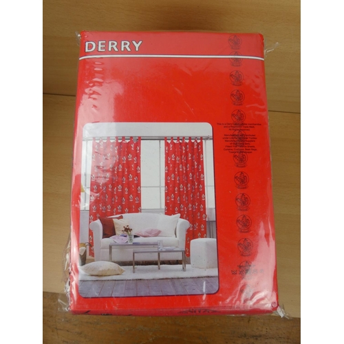 17 - A lot of new packs of 'Derry' curtains.