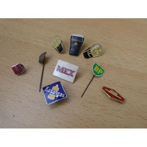 94 - A collection of vintage pins/ badges etc to include Guinness, BP, Mex & more.