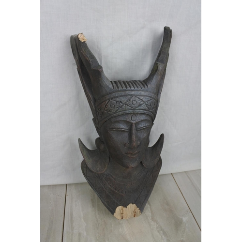 154 - A wooden mask wall plaque, Approx 19x40cm.