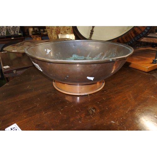 493 - A stunning large copper bowl, measuring 36cm diameter.