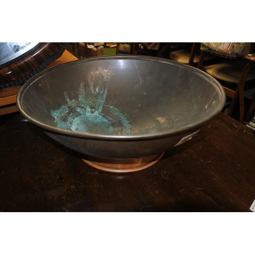 493 - A stunning large copper bowl, measuring 36cm diameter.