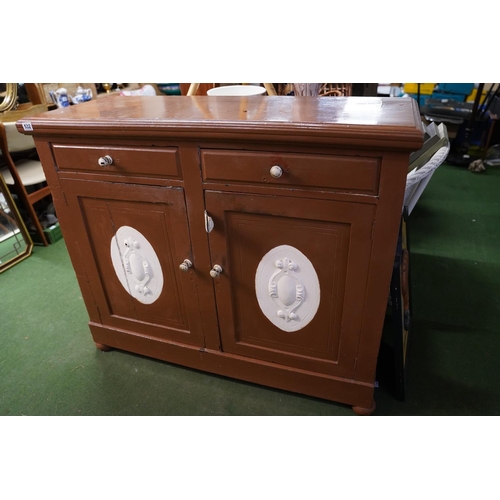 532 - An antique painted sideboard with slatted back panel, measuring 122cm x 100cm x 47cm.