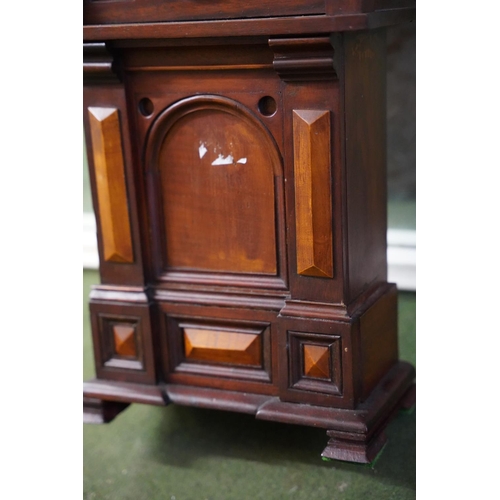 571 - A mahogany cased wall clock.