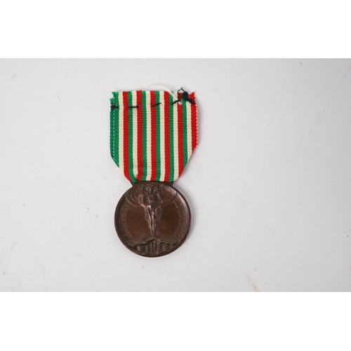 676 - A WW1 Italian War Service Medal.