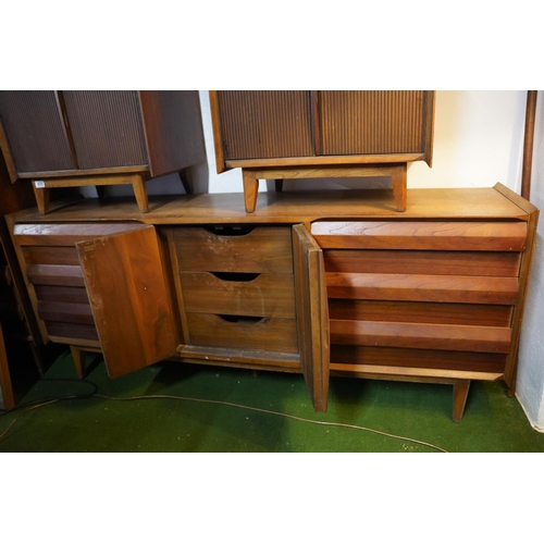 825 - A stunning Mid Century walnut first edition bedroom furniture set by American Company, 'Lane' to inc... 