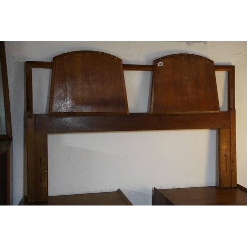 825 - A stunning Mid Century walnut first edition bedroom furniture set by American Company, 'Lane' to inc... 