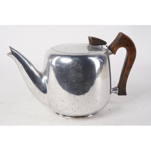 1006 - A vintage Picquot teapot.