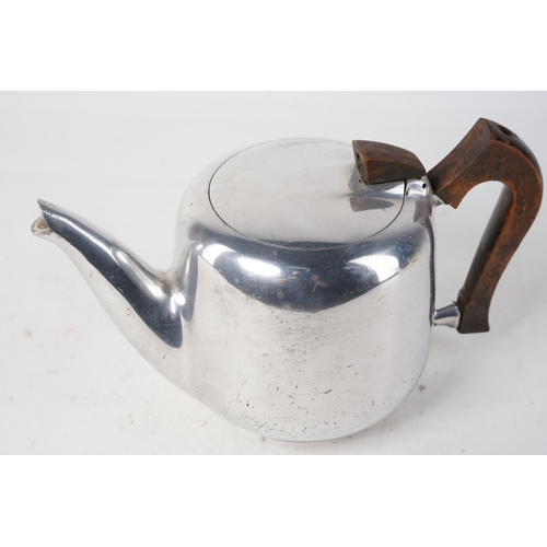 1006 - A vintage Picquot teapot.