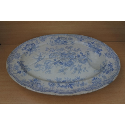 1168 - A stunning antique blue and white turkey platter.