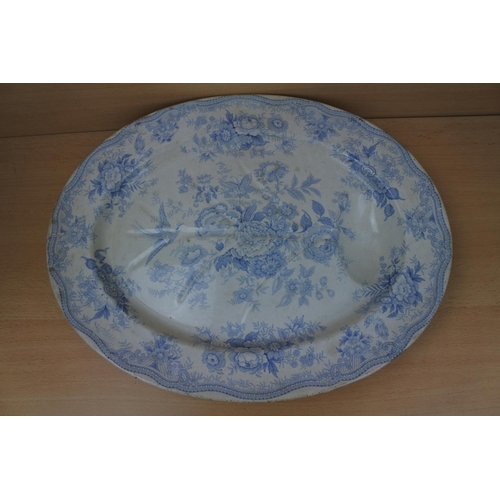 1168 - A stunning antique blue and white turkey platter.