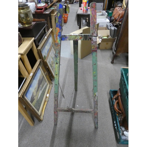 520 - A vintage wooden artist easel.