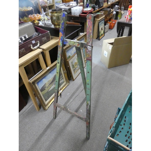 520 - A vintage wooden artist easel.