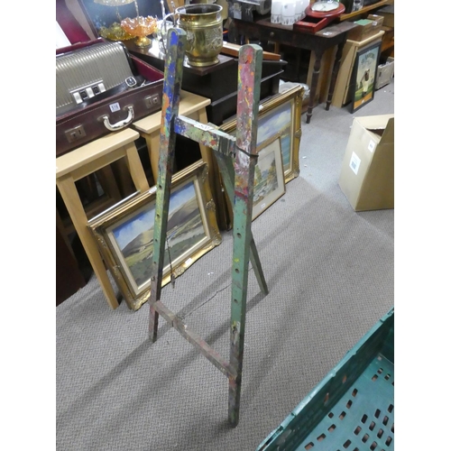 520 - A vintage wooden artist easel.