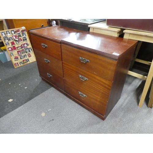 526 - Two three drawer cabinets, each measuring 50x68x40cm.