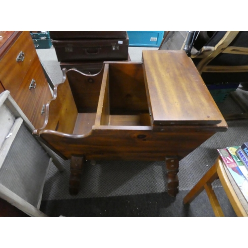 530 - A wooden dough bin. Approx 51x59x70cm.