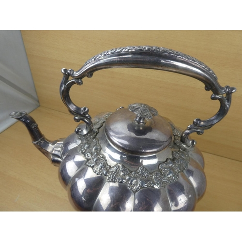 545 - A stunning silver plated spirit kettle and stand, measuring 37cm in height.