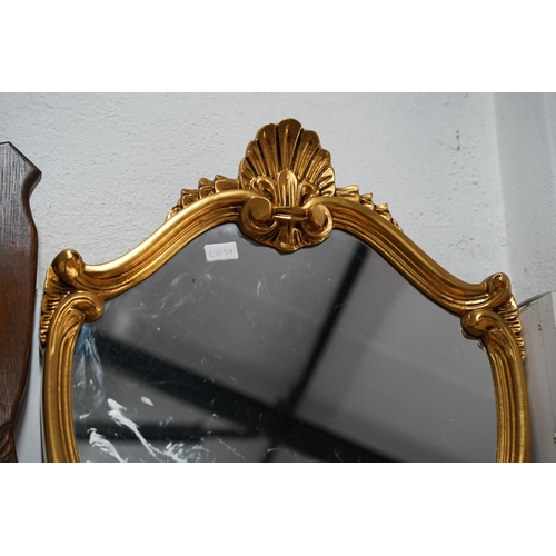 618 - A gilt framed wall mirror, measuring 54x90cm.