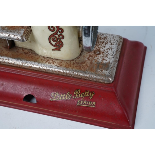 640 - A vintage 'Little Betty Senior' child's sewing machine.