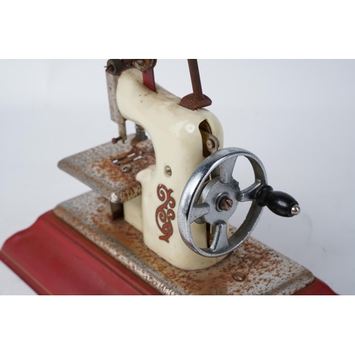 640 - A vintage 'Little Betty Senior' child's sewing machine.