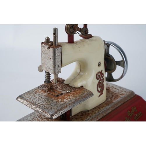 640 - A vintage 'Little Betty Senior' child's sewing machine.