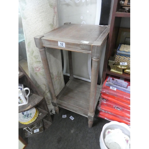 10 - An occasional table with undershelf, measuring 36x72x36cm.