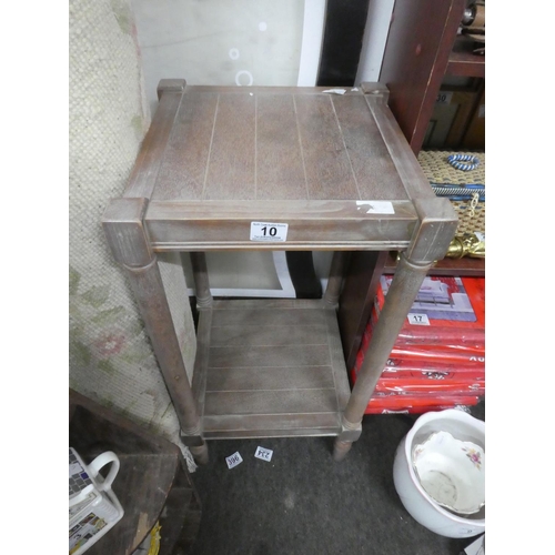 10 - An occasional table with undershelf, measuring 36x72x36cm.