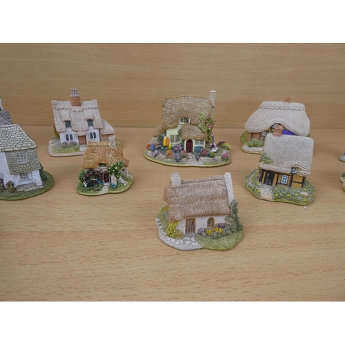 153 - Fifteen Lilliput Lane collectors houses.