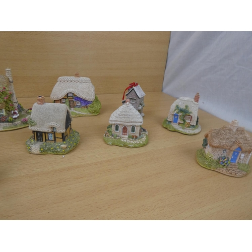 153 - Fifteen Lilliput Lane collectors houses.