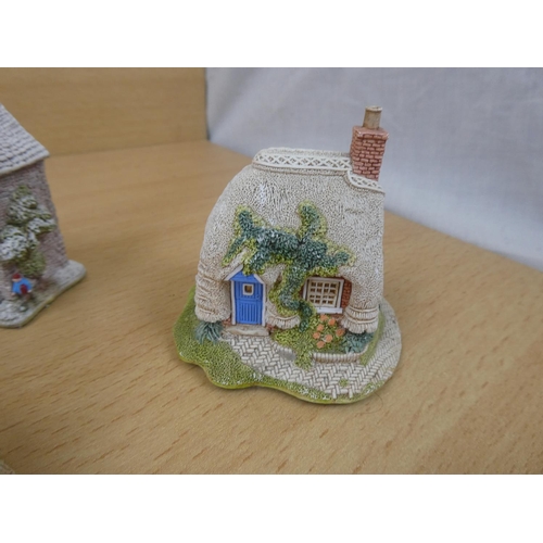 153 - Fifteen Lilliput Lane collectors houses.