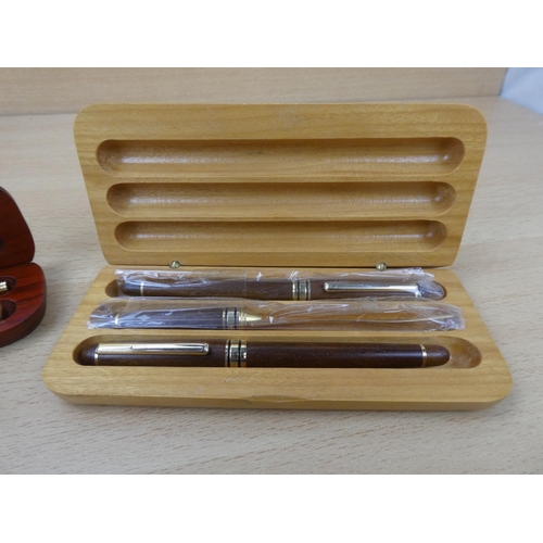 395 - Two wooden cased set of collectors pens.