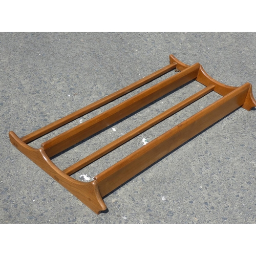 407 - A vintage Ercol teak plate rack, measuring 96x50cm.