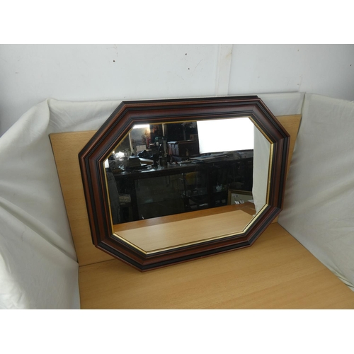 408 - A mahogany and gilt framed mirror, measuring 73x59cm.