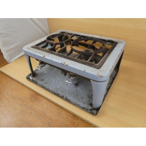 496 - A gas camping stove.