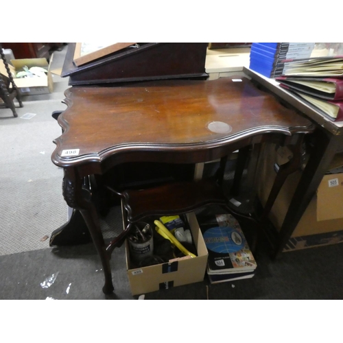 498 - A stunning mahogany occasional table with undershelf, measuring 74x70x49cm.