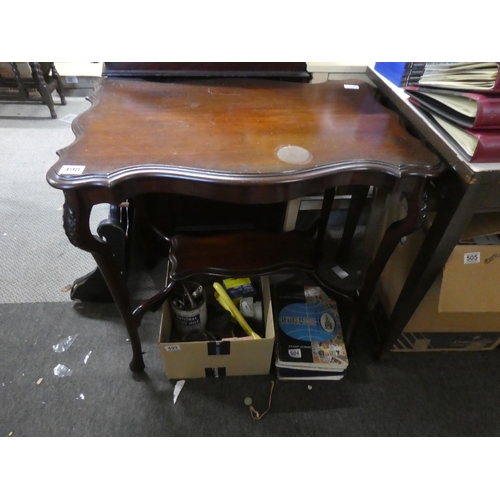 498 - A stunning mahogany occasional table with undershelf, measuring 74x70x49cm.