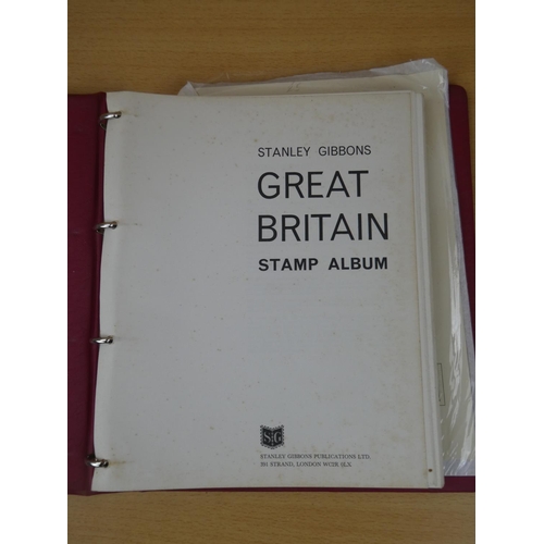 580 - A vintage Stanley Gibbons Great Britain stamp album.