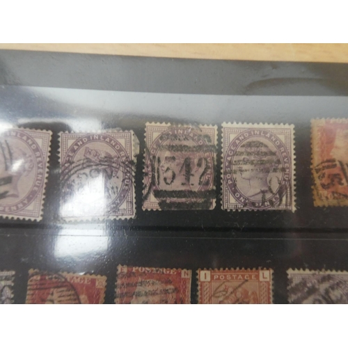 585 - A lot of Queen Victoria postage stamps.