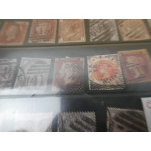 585 - A lot of Queen Victoria postage stamps.