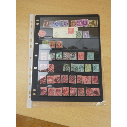 587 - A lot of vintage postage stamps.