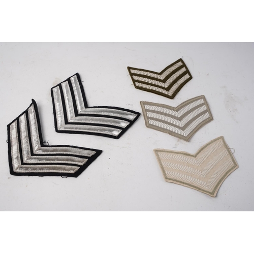 753 - A lot of military fabric badges.