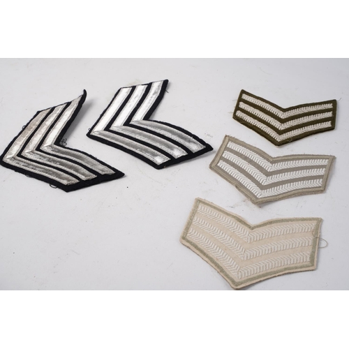 753 - A lot of military fabric badges.