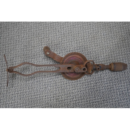 821 - A large antique carpenters brace drill.