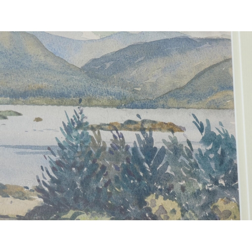 900 - A stunning gilt framed watercolour by Irish artist Sean O'Connor, measuring 75x60cm.