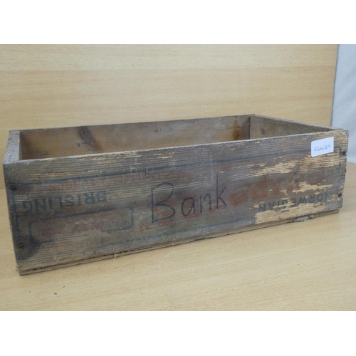 978 - A vintage wooden crate.